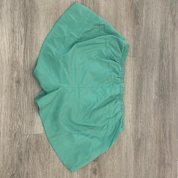 Old navy athletic shorts good condition - Picture 2 of 3